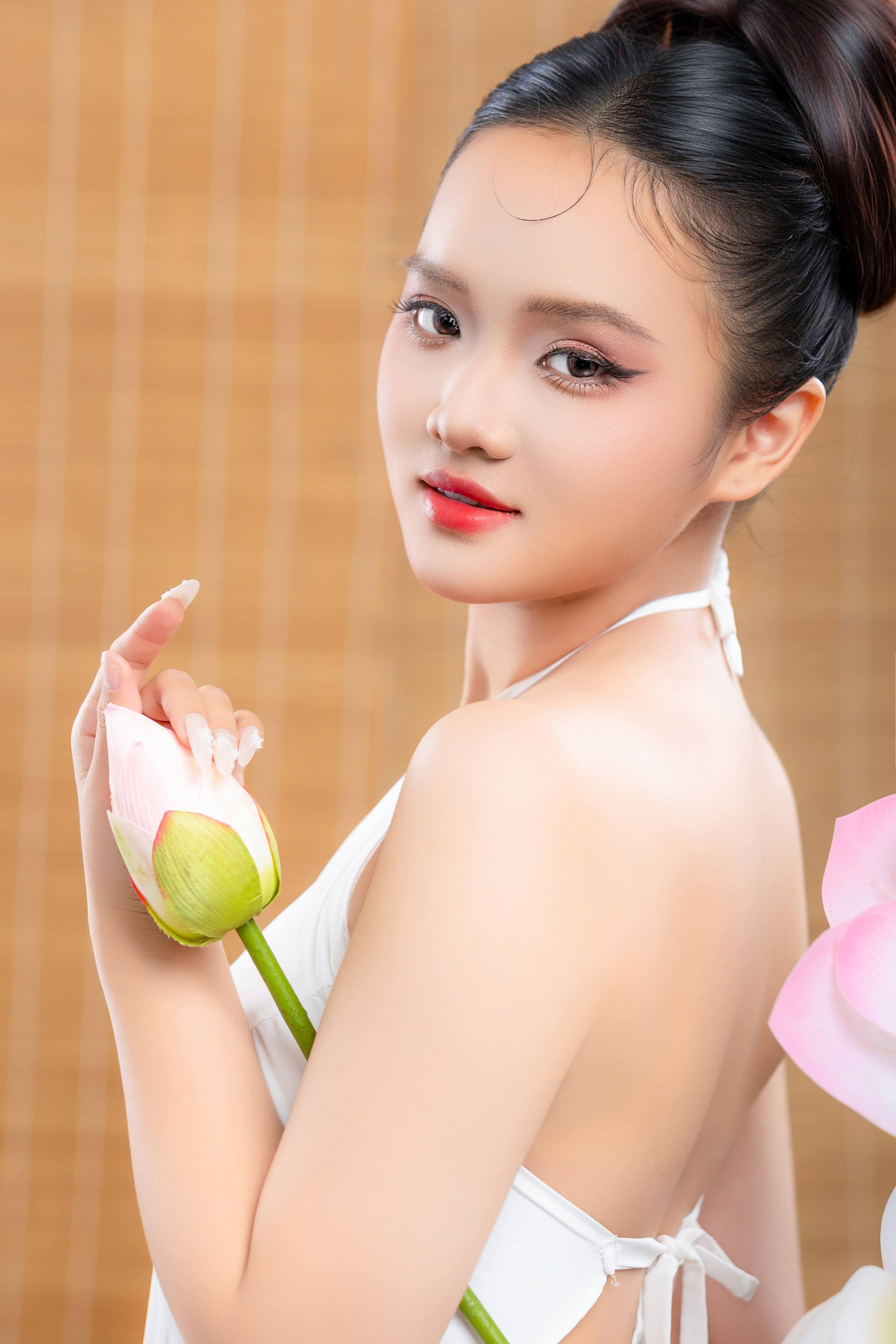 Đinh Hoàng Ngọc Hà